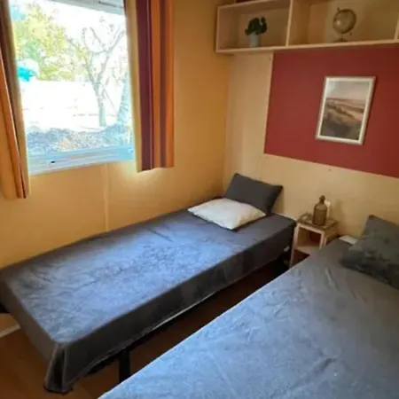 Mobil Confortable - 4 Pers. - Api-1-52-2035 Campsite
