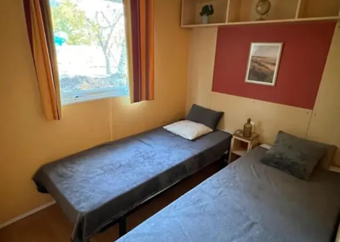 Mobil Confortable - 4 Pers. - Api-1-52-2035 Campsite